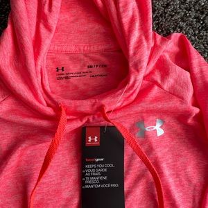 Women’s Under Armor Long sleeve hooded shirt